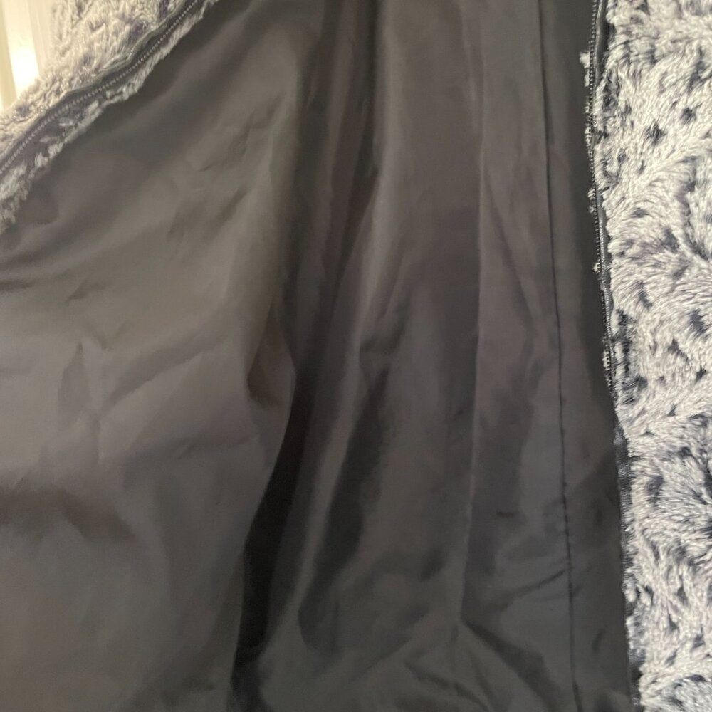 Alfred Dunner Soft Classic Faux Fur Jacket Grey Size 10P - Picture 6 of 7